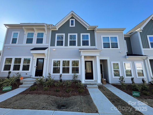 7013 Alpharetta Street pending home in Lakeview Village, Charlotte, NC