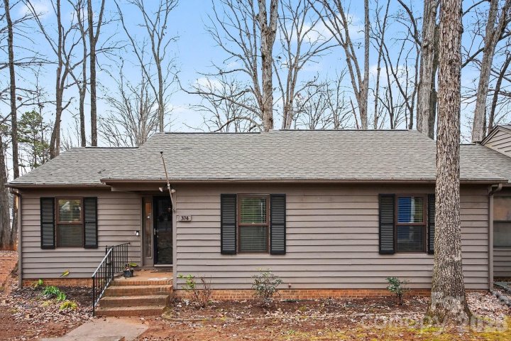 374 Tall Oaks Trail pending home in Dogwood Hills, Fort Mill, SC