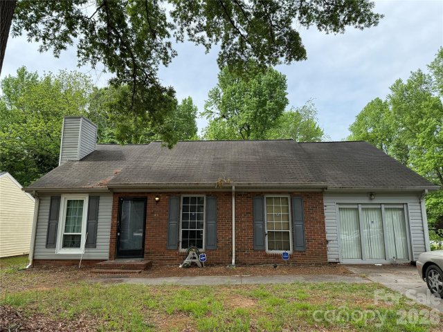 6000 Crosswood Court pending home in Bridlewood, Charlotte, NC