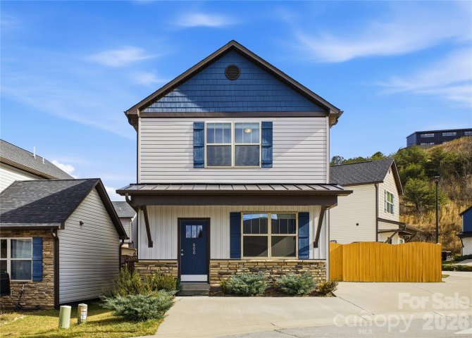 600 Cardwell Lane pending home in Sycamore Cottages, Fletcher, NC
