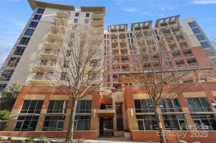 701 Royal Court pending home in Royal Court, Charlotte, NC