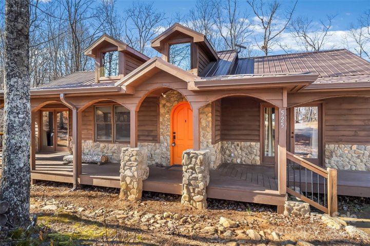 525 Mossy Oak Trail active home in Grandview Peaks, Nebo, NC