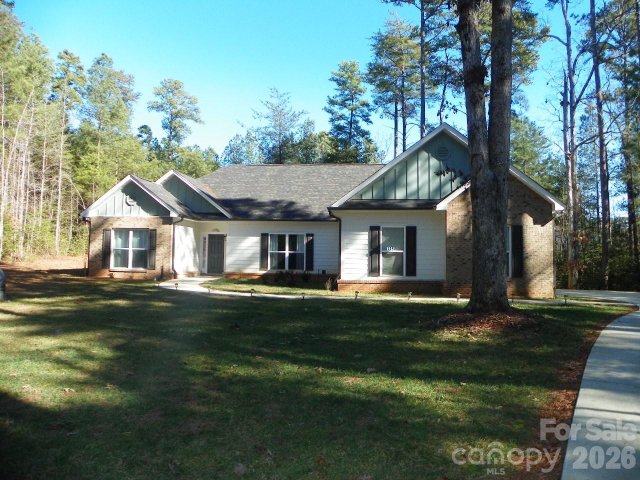 128 Summer Lake Drive active home in Heron Bay, New London, NC
