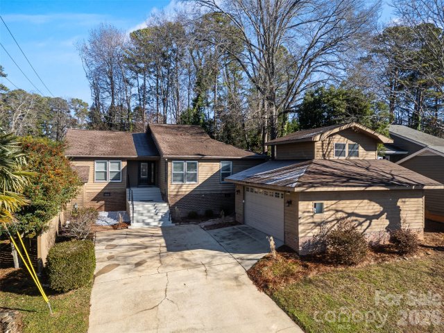 20 Quayside Court active home in River Hills, Lake Wylie, SC