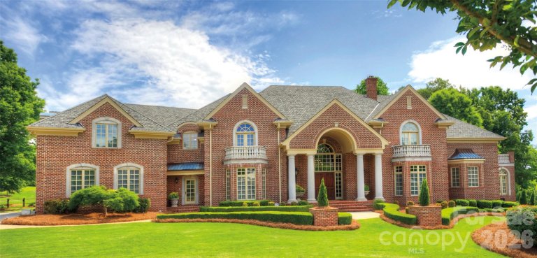 17429 Staysail Court pending home in The Peninsula, Cornelius, NC