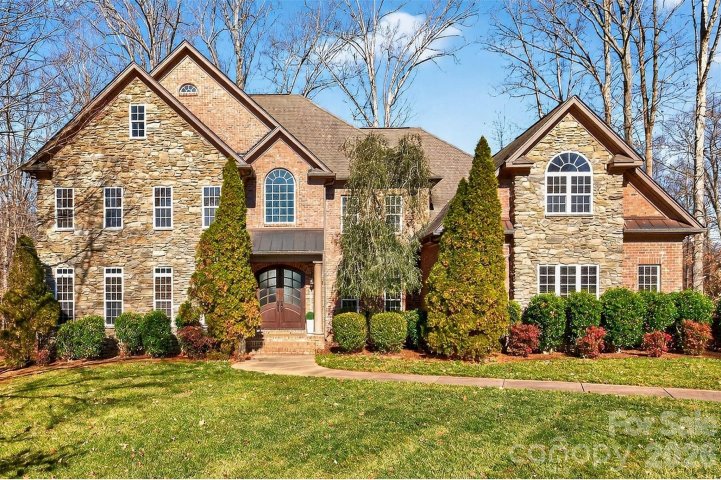 6565 Robin Hollow Drive pending home in Ellington Farm, Mint Hill, NC