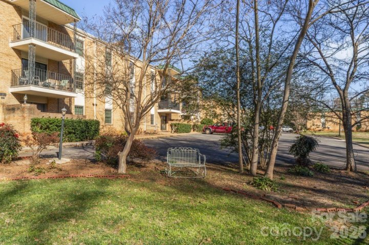 4747 Hedgemore Drive active home in Franciscan Terrace, Charlotte, NC