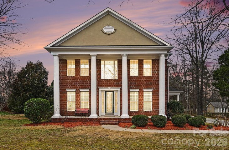 Homes in Lindenwood, Matthews