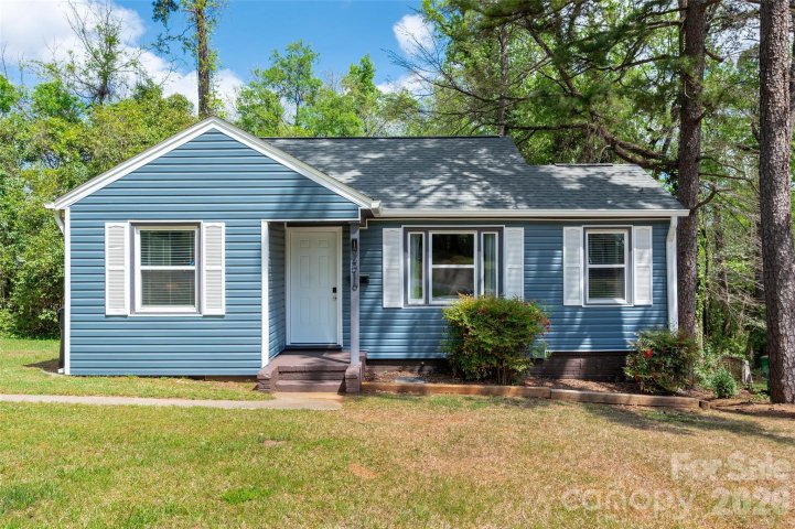2516 Columbus Circle pending home in Ashley Park, Charlotte, NC