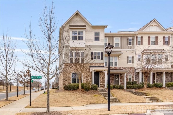 9205 Bluefield Street sold home in Hadley At Arrowood Station, Charlotte, NC
