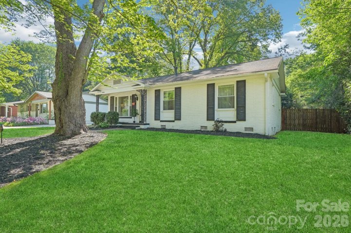 3000 Dunlavin Way pending home in Country Club Heights, Charlotte, NC