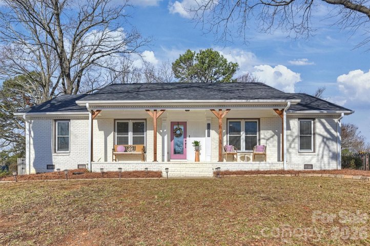 6234 Ashcrest Drive pending home in Montclaire, Charlotte, NC