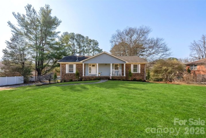 113 Scottsmoor Drive sold home in Coulwood Hills, Charlotte, NC