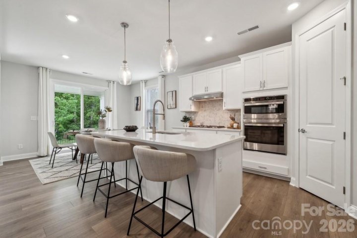 5026 Duval Circle pending home in River Falls, Tega Cay, SC