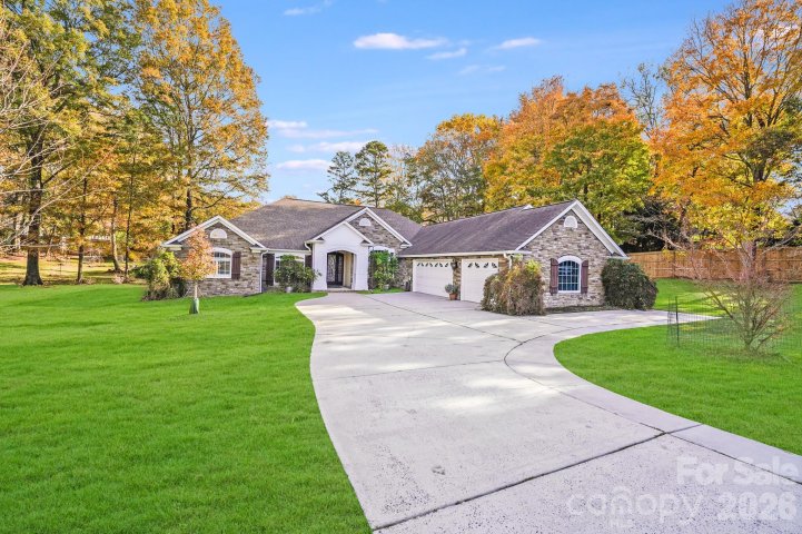 5329 Kuykendall Road active home in Providence Plantation, Charlotte, NC