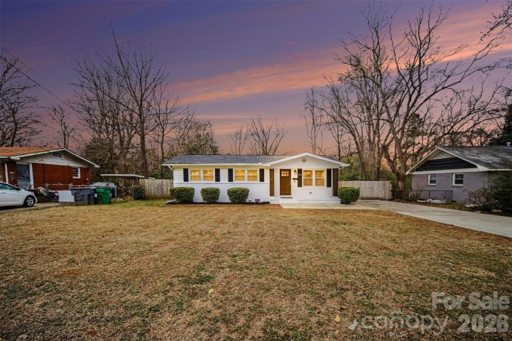 1221 Rollingwood Drive sold home in Rollingwood, Charlotte, NC