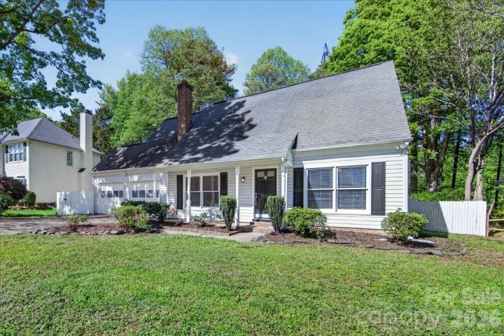 12318 Henderson Hill Road sold home in Cedarfield, Huntersville, NC