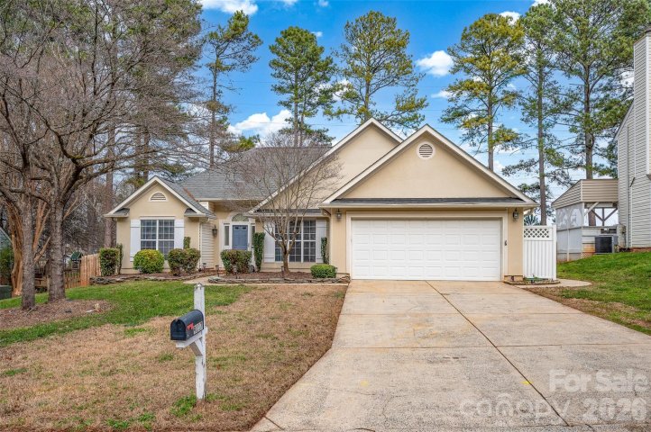 9117 Strattonville Court sold home in Cedarfield, Huntersville, NC