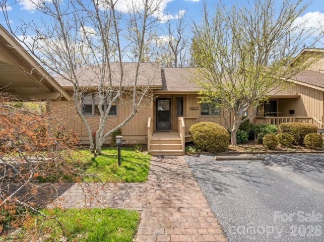 605 Red Oak Drive active home in The Oaks, Hendersonville, NC