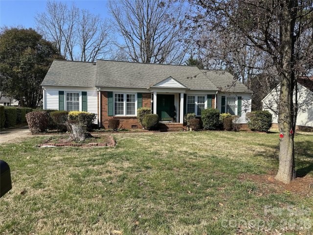 6120 Farm Pond Lane pending home in Idlewild, Charlotte, NC