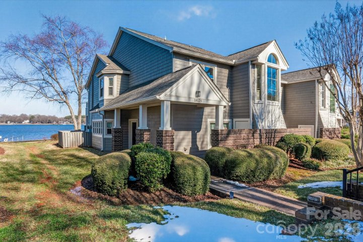 18525 Vineyard Point Lane sold home in Vineyard Point, Cornelius, NC