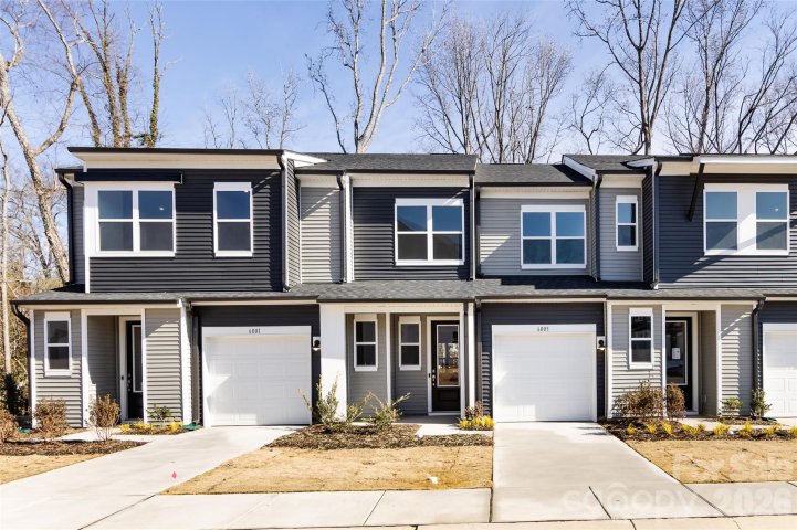 6005 Longar Lane pending home in Fifteen 15 Cannon, Charlotte, NC