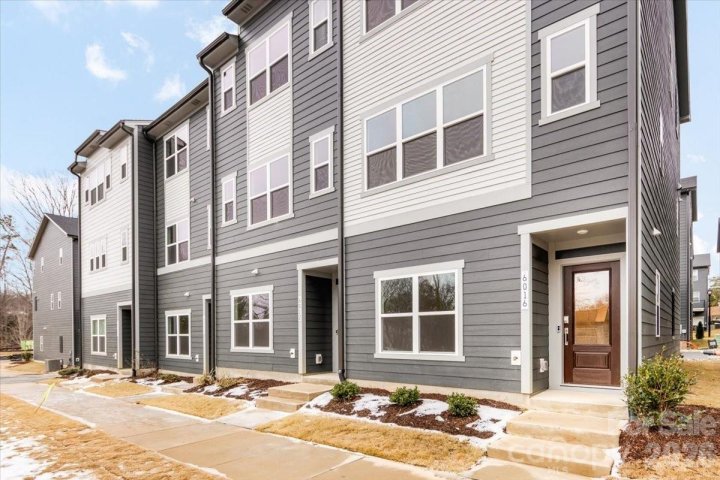 6016 Pivot Court pending home in Context at Oakhurst, Charlotte, NC