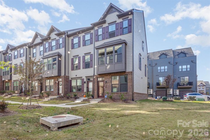 144 Millsbee Lane pending home in Anderson Townhomes, Charlotte, NC