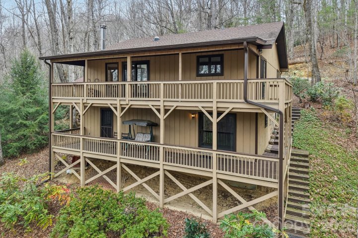 71 N Setsi Lane active home in Connestee Falls, Brevard, NC