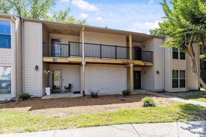 11069 Cedar View Road pending home in Carmel Village, Charlotte, NC