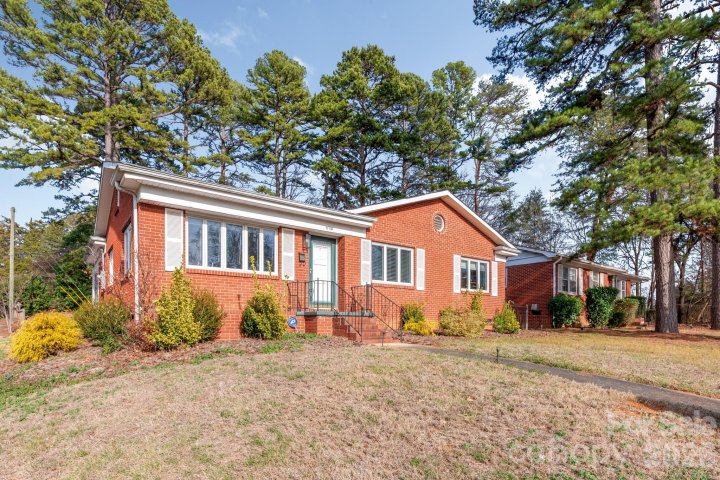 1708 Miles Court active home in Oaklawn Park, Charlotte, NC