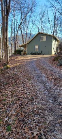 445 Allison Drive active home in Maggie Valley Country Club Est, Maggie Valley, NC