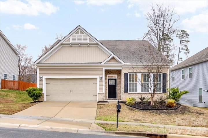 10619 Carver Falls Road sold home in Riverbend, Charlotte, NC