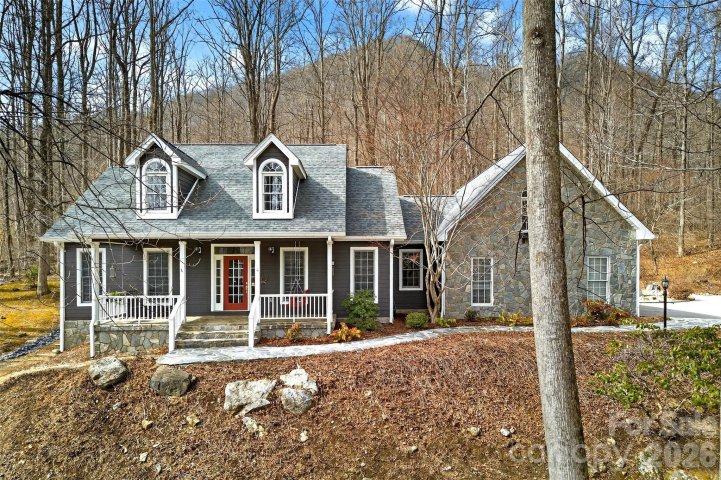 219 Catawba Drive active home in Linville Falls Mountain Club And Preserve, Marion, NC