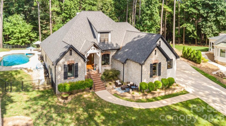 2418 Talbot Court pending home in Northview Harbour, Sherrills Ford, NC