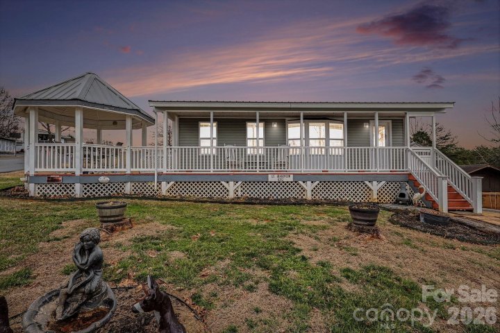 121 Grand View Drive active home in Badin Shores Resort, New London, NC