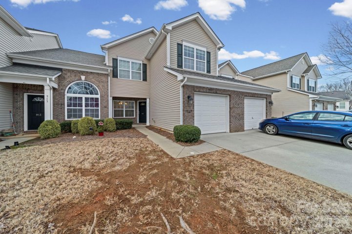 917 Standen Place Court sold home in Carolina Crossing, Pineville, NC