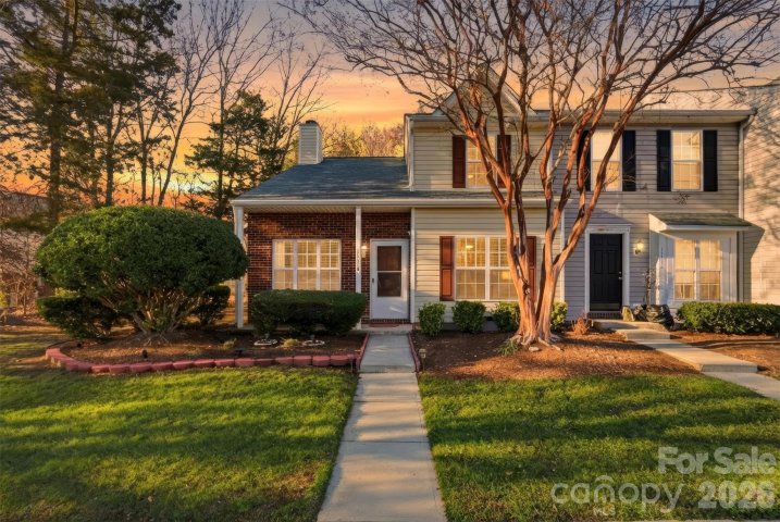 11118 Pimlico Drive pending home in Roxborough II, Charlotte, NC