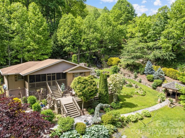 218 Red Oak Drive pending home in Maggie Valley Country Club Est, Maggie Valley, NC