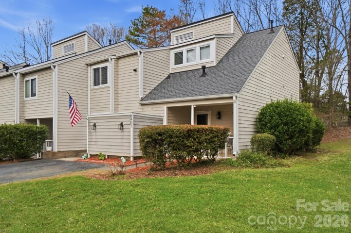 8407 Cricket Lake Drive active home in Raintree, Charlotte, NC