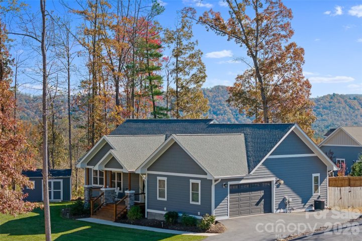 236 Cider Hill Lane sold home in The Orchards At Owensby Road, Hendersonville, NC