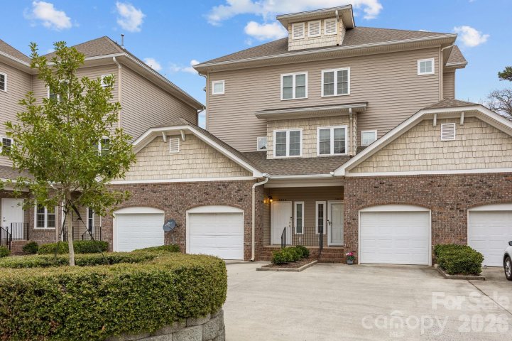 18827 Cloverstone Circle sold home in Edinburgh Square, Cornelius, NC