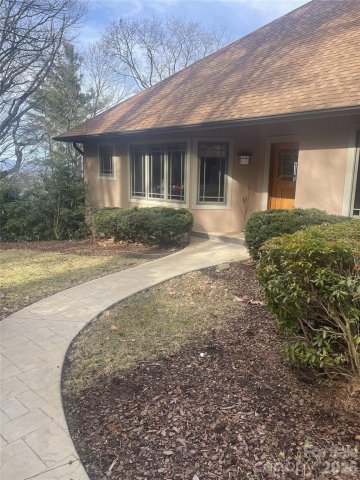 68 Crestwood Road pending home in Sunset Mountain, Asheville, NC