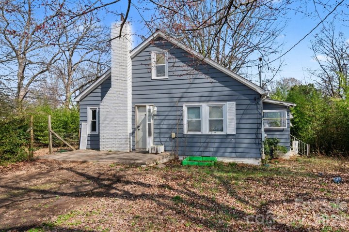 6504 Pence Road pending home in Hickory Ridge, Charlotte, NC