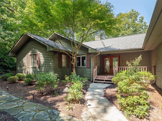 204 Greenleaf Drive active home in Kenmure, Flat Rock, NC