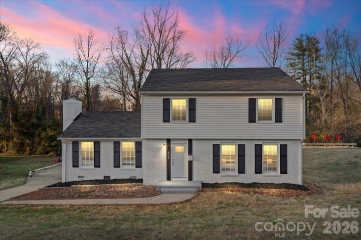 6713 Somersworth Drive sold home in Hampshire Hills, Charlotte, NC