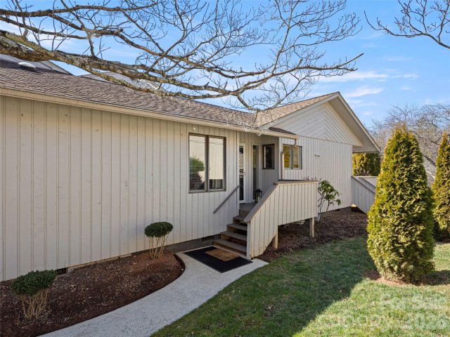 120 Deerlake Drive sold home in Deerwood, Asheville, NC