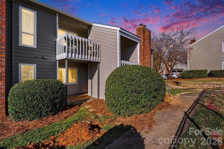 6148 Heath Ridge Court active home in Heathstead, Charlotte, NC