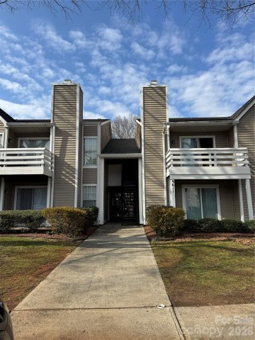 9611 Vinca Circle G pending home in Colville Garden Condos, Charlotte, NC