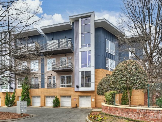 2200 Lyndhurst Avenue active home in Dilworth, Charlotte, NC